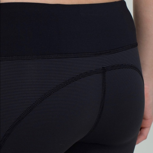 Lululemon Cut the Crop Legging with Pockets in Wee Stripe/Black. Size 8 - Picture 6 of 15